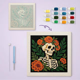 Toile imprimée numérotée et tableau punch needle squelette bohème terminé