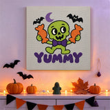 Tableau punch needle squelette aux bonbons accroché au mur dans une déco d'Halloween