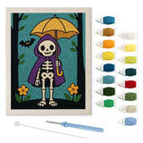 Contenu du kit punch needle squelette cape : toile sur cadre, aiguilles et fils de laine