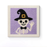 Punch Needle Halloween Squelette Coucou : tableau brodé terminé sur son cadre