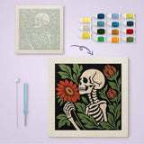 Toile imprimée numérotée à côté du tableau punch needle squelette fleur terminé