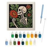 Contenu du kit punch needle squelette : toile sur cadre, aiguilles et fils de laine