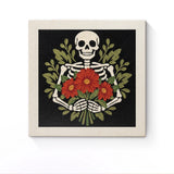 Punch Needle Halloween Squelette Galant : tableau brodé terminé sur son cadre