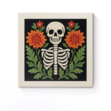 Punch Needle Halloween Squelette Jardin : tableau brodé terminé sur son cadre