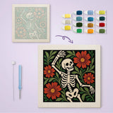 Toile imprimée numérotée et tableau punch needle danse macabre terminé