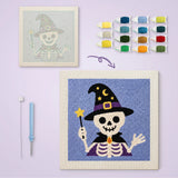 Toile imprimée numérotée à côté du tableau punch needle squelette mage terminé