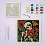 Toile imprimée numérotée et tableau punch needle squelette pavots terminé