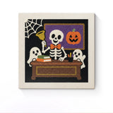 Punch Needle Halloween Squelette Prof : tableau brodé terminé sur son cadre