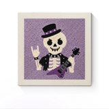 Punch Needle Halloween Squelette Rock : tableau brodé terminé sur son cadre