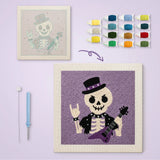 Toile imprimée numérotée à côté du tableau punch needle squelette rockeur terminé