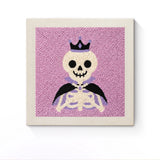 Punch Needle Halloween Squelette Royal : tableau brodé terminé sur son cadre