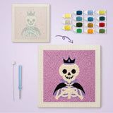 Toile imprimée numérotée à côté du tableau punch needle squelette couronné terminé