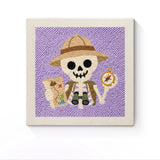 Punch Needle Halloween Squelette Safari : tableau brodé terminé sur son cadre