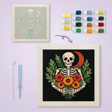 Toile imprimée numérotée et tableau punch needle squelette lune terminé