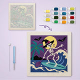 Toile imprimée numérotée à côté du tableau punch needle squelette surf terminé