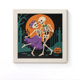 Punch Needle Halloween Valse Macabre : tableau brodé terminé sur son cadre
