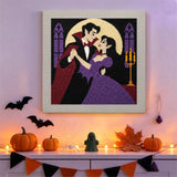 Tableau punch needle couple de vampires accroché au mur dans une déco d'Halloween