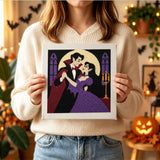 Tableau punch needle valse vampire tenu en main pour montrer sa taille