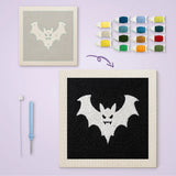 Toile imprimée numérotée à côté du tableau punch needle chauve-souris vampire terminé