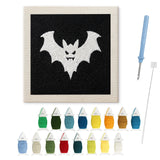 Contenu du kit punch needle Halloween chauve-souris : toile sur cadre, aiguilles et fils de laine
